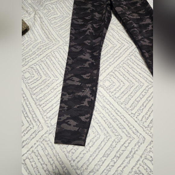 Fabletics Small - Picture 2 of 4